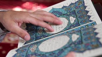 islamitische heilige boek koran video