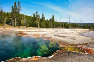 piscina del abismo en el parque nacional de Yellowstone. Wyoming. EE.UU. agosto 2020