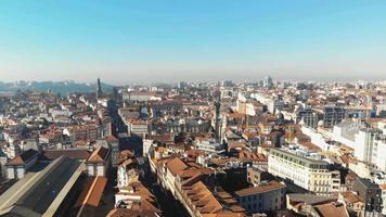 4 riprese aeree drone k della città costiera di porto nel nord-ovest del portogallo. video