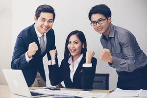 equipo de negocios celebrando foto