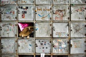 Un armario oxidado en el orfanato de Siem Reap, Camboya