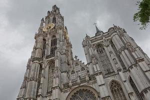 Vista de una catedral de nuestra señora en Amberes, Bélgica