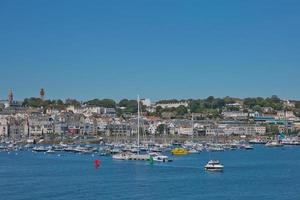 Vista panorámica de una bahía en el puerto de San Pedro en Guernsey, Islas del Canal, Reino Unido foto