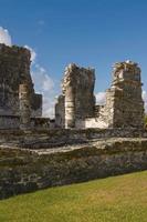 ruinas mayas del templo en tulum méxico foto