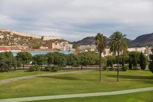 Parque y zona verde en la ciudad de Cartagena en la región de Murcia en España foto