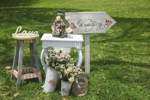 decoración de boda de bienvenida hecha a mano de madera foto