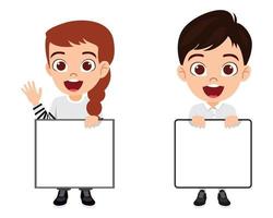 Feliz lindo niño niño y niña personaje de pie juntos sosteniendo un cartel de forma diferente tablero en blanco blanco y sonriendo aislado con expresión alegre vector