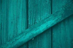 puerta de madera azul menta antigua foto