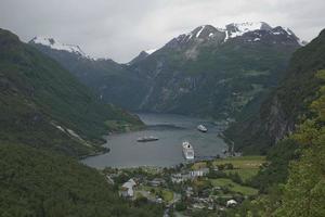Fiordo de Geiranger en Noruega foto