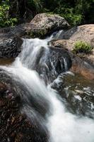 bosque cascada sarika foto