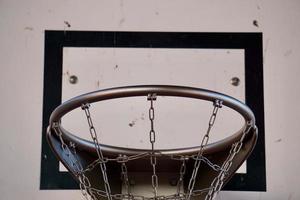 equipo deportivo de aro de baloncesto callejero foto