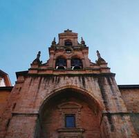 arquitectura de la iglesia en la ciudad de bilbao españa destino de viaje foto