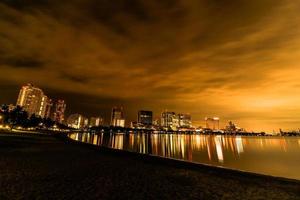 tokio, noche, ciudad, scape, en, odaiba foto