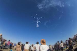 espectáculo aéreo acrobático en la base aérea de iruma en otoño foto