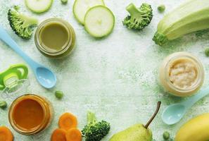 surtido de puré de frutas y verduras foto