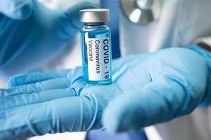 Covid 19 desarrollo de la vacuna contra el coronavirus médico para médico foto