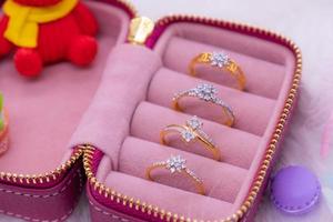 anillo de diamantes joyas de oro 9k foto