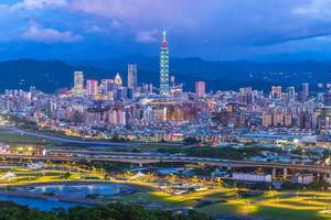 vista panorámica de la ciudad de taipei foto