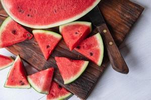 fruta fresca de sandía en la mesa foto