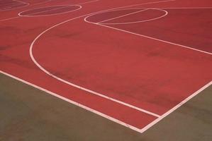 cancha de baloncesto de la calle roja foto