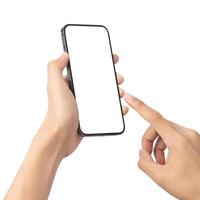 mano que sostiene la maqueta de la pantalla en blanco del teléfono inteligente