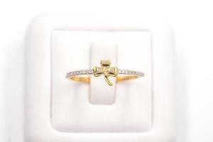 anillo de diamantes de oro 9k foto