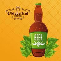 cartel del festival de celebración del oktoberfest con botella de cerveza y hojas vector