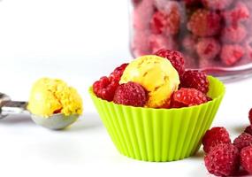 Fresh icecream and rapsberry photo