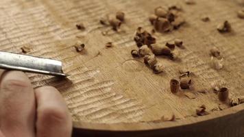 wood carvings chisels and asmr sound carving shaves video