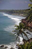 Mar en Varkala en el estado de Kerala, India foto