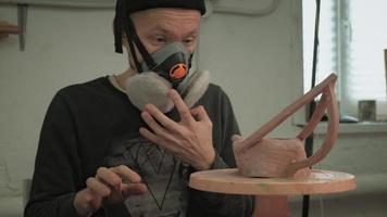 taller de cerámica haciendo alfarería