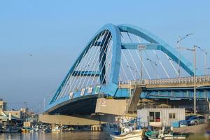 Seúl, Corea 2016- puente sobre el río en el pueblo de pescadores en Corea foto