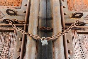 rusty chain and master key photo