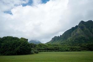 Mountain view on Hawaiian island of Oahu photo