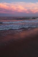 puesta de sol en la playa en montauk foto