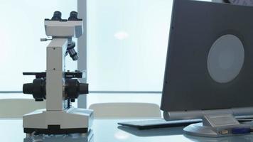 microscopes en laboratoire video