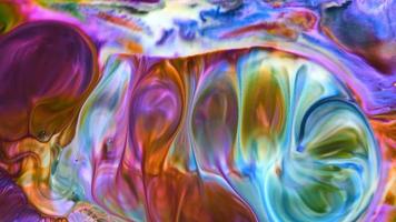 la diffusione della pittura ad acqua astratta esplode l'arte video