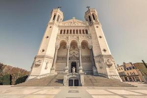Fachada de la basílica de Nuestra Señora de Fourvière en Lyon, Francia. foto