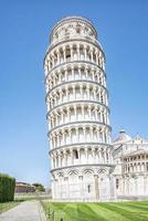 torre inclinada de pisa en italia foto