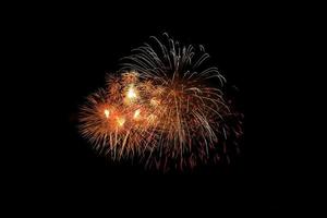 explosión de fuegos artificiales de colores en el festival anual foto