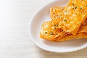 Crispy roti with sugar on a plate photo