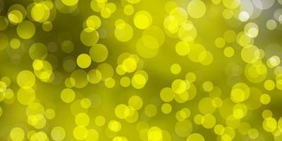 Textura de vector de color amarillo claro con ilustración de discos con un conjunto de patrón de esferas abstractas de colores brillantes para cortinas de papel tapiz