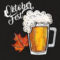 celebración del festival oktoberfest con jarra de cerveza y hojas de otoño vector