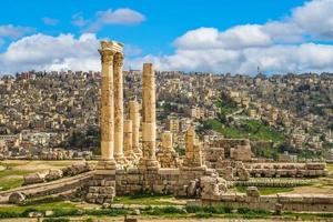 Templo de Hércules en la ciudadela de Ammán en Jordania foto