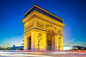 Arco del Triunfo también conocido como arco triunfal en París Francia foto