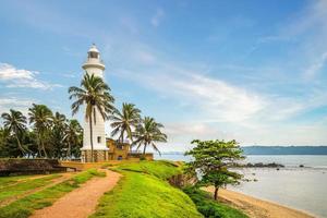 Faro y costa de Galle en Galle, Sri Lanka foto