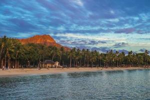 Scenery of Waikiki beach and Diamond head mountain, Oahu, Hawaii photo