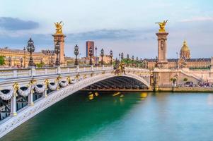 Alexandre 3 puente sobre el río Sena en París, Francia foto