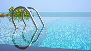 piscina al aire libre en el hotel resort para vacaciones video