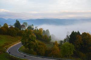 niebla vista desde la carretera foto